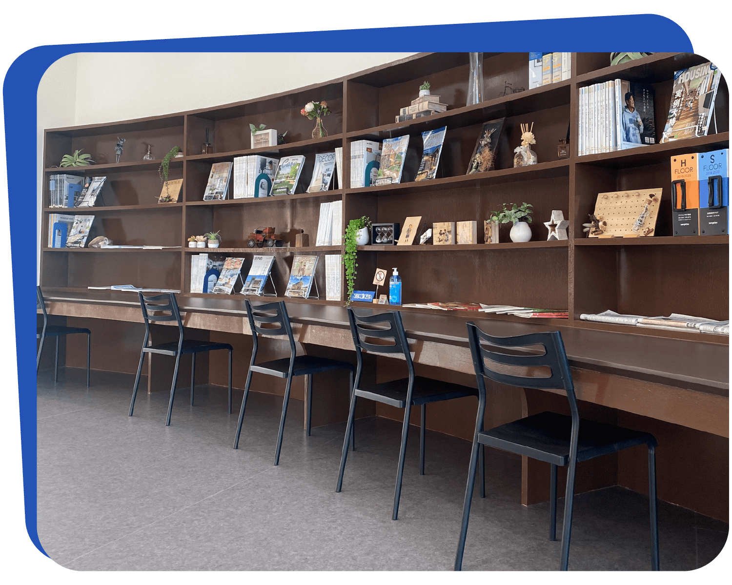 貸し出しもOK図書コーナー